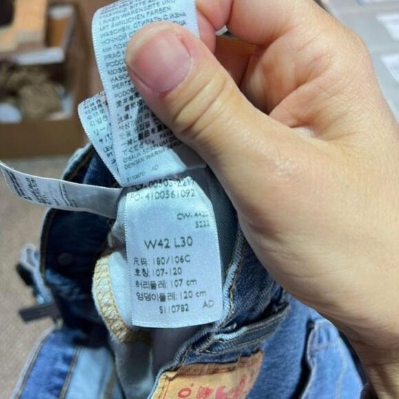 Levi's 505 High-Rise Straight Leg Jeans Blue Denim Light Wash Size 42x30 worn - Picture 6 of 10